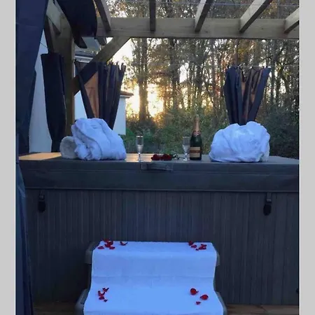 Studio & Jacuzzi Privatif Utilisable Toute L'annee Lons