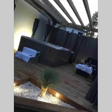 Studio & Jacuzzi Privatif Utilisable Toute L'annee * Lons