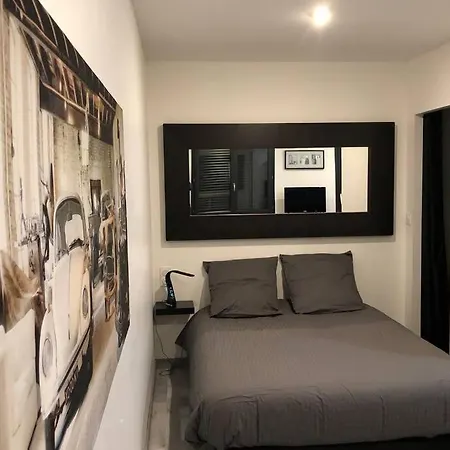Studio & Jacuzzi Privatif Utilisable Toute L'annee Lons
